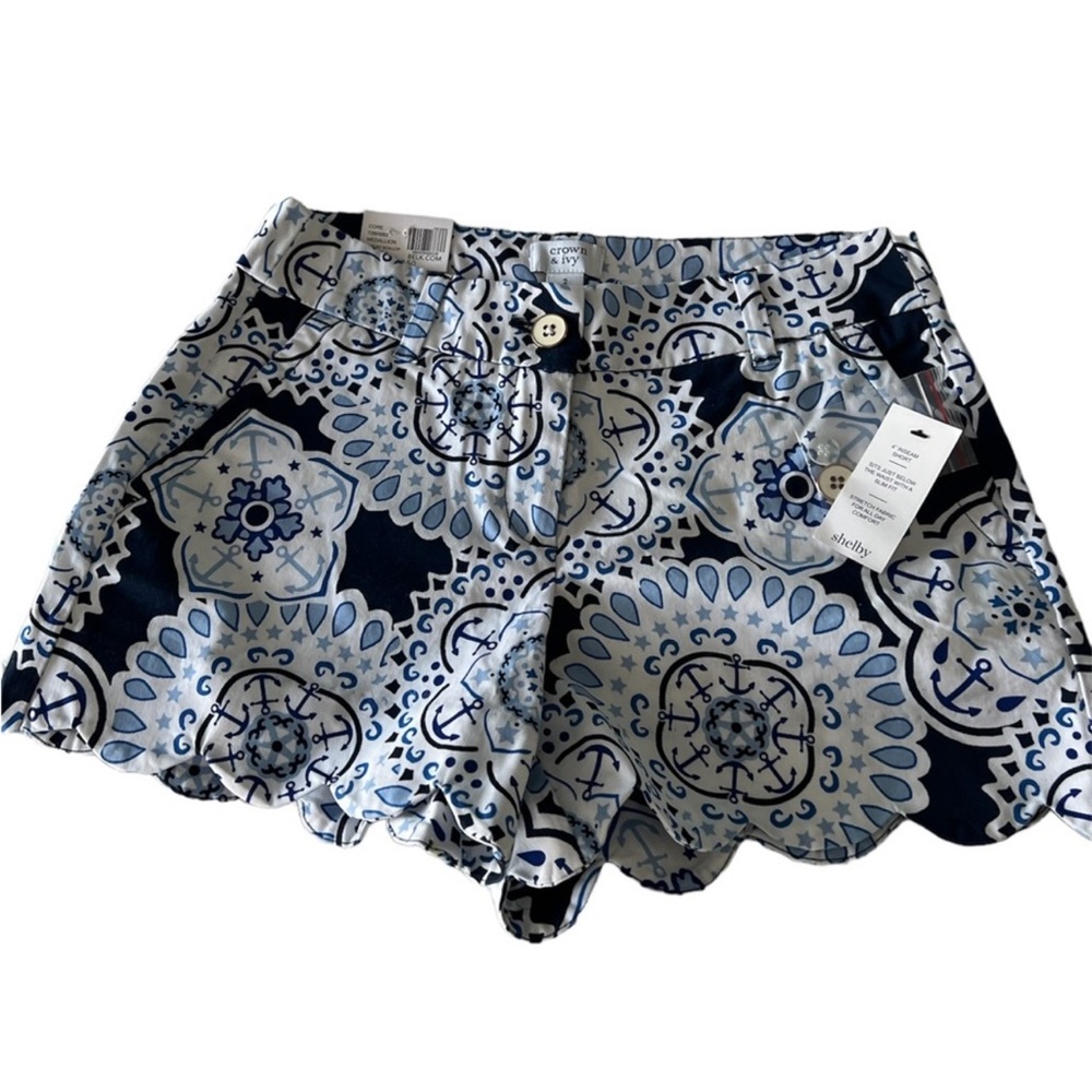 NWT Crown & Ivy Shelby 4" scalloped shorts
